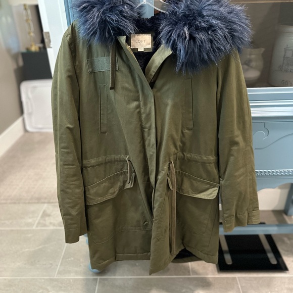 LOFT olive winter coat with faux fur - Picture 5 of 11